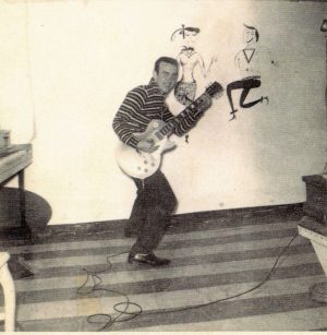 Gerry Sharp au sous-sol chez nous, circa 1957.